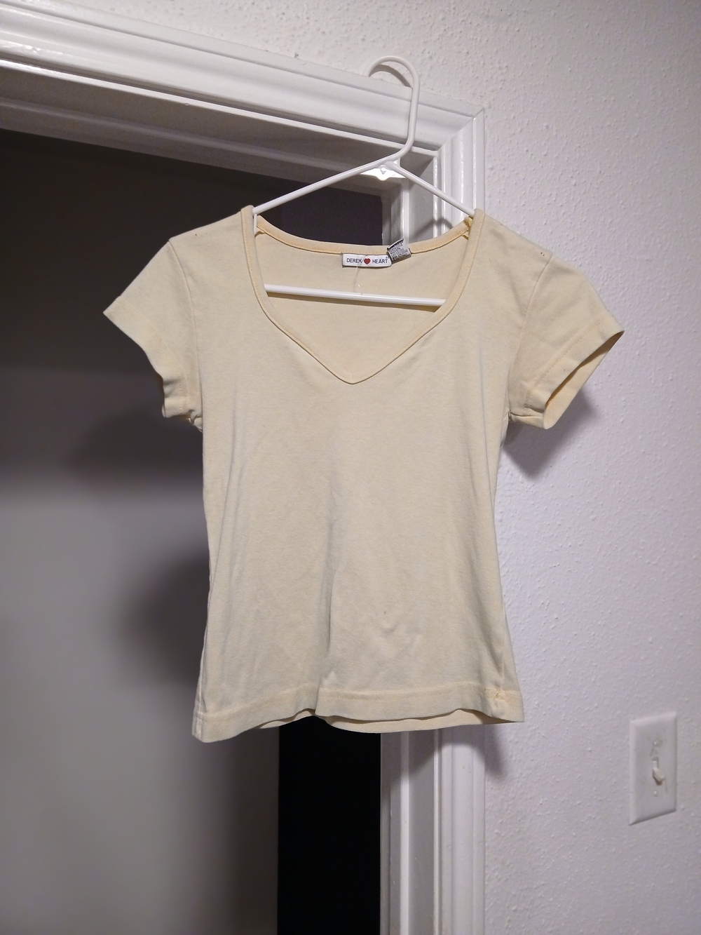 Derek Heart Pale Yellow V-Neck Short Sleeve Tee
